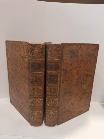 Dom Jean-François de Vaines – Dictionnaire de diplomatique contenant les règles principales et essentielles pour servir à déchiffrer les anciens titres, diplômes et monuments, ainsi qu’à justifier de leur date et de leur authenticité. On y a joint des planches rédigées aussi par ordre alphabétique et revues avec le plus grand soin, avec des explications à chacune, pour aider également à connaître les caractères et écritures des différents âges et de différentes nations.