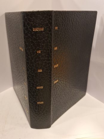 Suétone – Vie des douze Césars [Le Club Français du Livre, Collection Portiques].