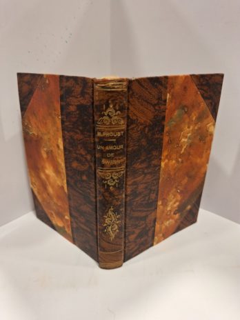Proust – Un amour de Swann – Gallimard 1951 – Demi‑reliure décorative – TBE